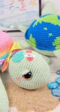Sweet Oddity Art - Carolyne Brodie  - sea turtle