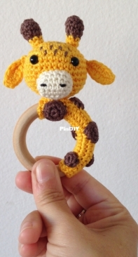 Rattle giraffe
