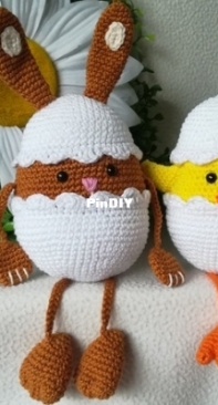 Made by CDoro - Claudia Rymkuss - A Different Kind of Egg. Hare and Chick - Ei, een keer anders. Haas en Kuiken. - Dutch