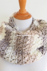 Dabbles and Babbles - Jamey and Britanny - Infinity scarf