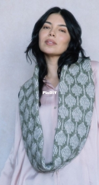 Biophilia Colourwork Cowl by Neisha Abdulla - Hobbii - Free