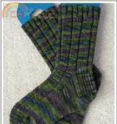 Simple Skyp Socks by Adrienne Ku