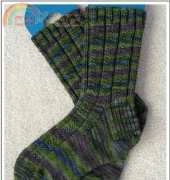 Simple Skyp Socks by Adrienne Ku