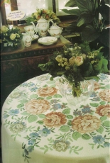Garland of Roses Tablecloth from Point de Croix HS 25