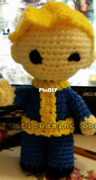 Satu Stitches - Artistic Gaming - Bobbi Wetzler - Fallout - Vaultboy