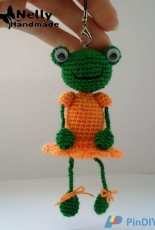 Nelly Handmade - Frog Keychain- Russian - Free