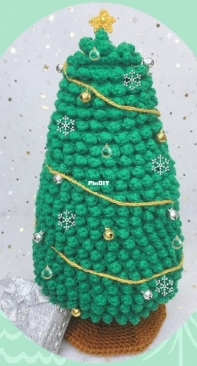 Thread Yarns - Uyen Nguyen - Xmas Tree - Free