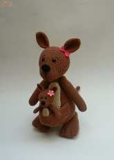 Kamlin - Katka Reznickova - Kangaroo Mother with Baby - English