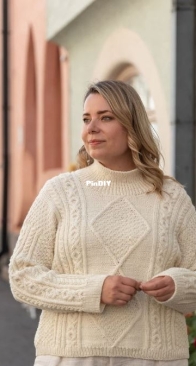 Hugs and Kisses pullover - Sari Nordlund