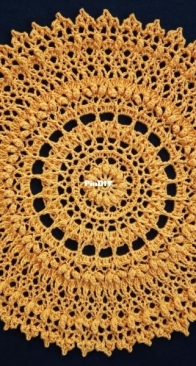 Nelly Klos - Clara Doily - English