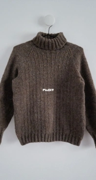 Fisherman's Raglan by Lív Ulven Woodlandknits