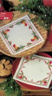 Almedahls - 6506 - Father Christmas Cloth - Tomteduk - Nisseduk - Tonttuliina - Deckchen mit  Weihnachtswichteln
