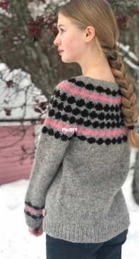 Räsymattoneule Sweater by Anna Karppinen - English, Finnish - Free