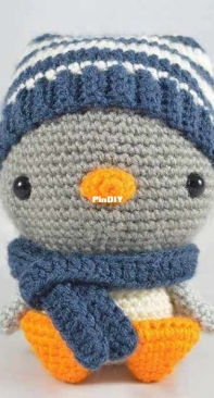 YOUnique Crafts- Noah McLeroy - Freezy the Penguin - Spanish - Translated