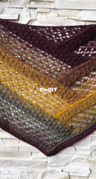 Kleines Feines Austria - Claudia Tesar - Triangular Scarf Akaste - Dreieckstuch Akaste - English and German