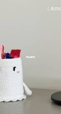 Amour Fou - Carla Mitrani - Ghost Basket for Halloween - Free