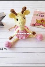 Sweet Oddity Art - Carolyne Brodie  - Allie the Giraffe
