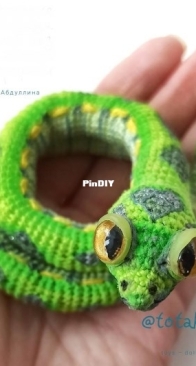 Totaksusha - Ksenia / Kseniya Abdullina Gnezdina - Ксения Абдуллина - Змейка - Russian