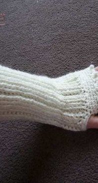 Holland Designs - Lisa van Klaveren - Knit-Look Crocheted Fingerless Gloves