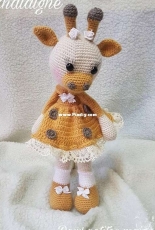 Deux Petites Mains - The Two Little Hands - Sandrine Campaña Garcia - Chataigne the Giraffe