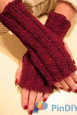 Ribbed Fingerless Mitts by Kathy North -Free