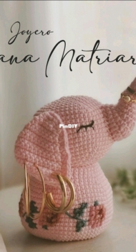 Muñequista - Constanza Olivares Fernández - Hana Matriarca - Spanish