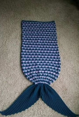 YARNutopia-  Nadia Fuad -Adult Mermaid Tail Afghan in 3 sizes-  English and German - Free