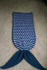 YARNutopia-  Nadia Fuad -Adult Mermaid Tail Afghan in 3 sizes-  English and German - Free
