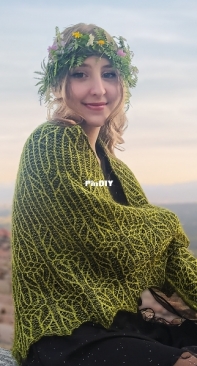 Fiordifelce Shawl by Paola Albergamo - English, Italian