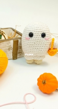 Loopncraft - Halloween Ghost With Candy Basket - Der niedliche Halloween-Geist mit Süßigkeitskorb - English and German - Free