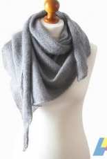 Tsuru Shawl by Jana Huck-English,German,French