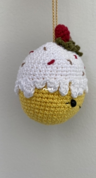 RNata - cupcake pendant