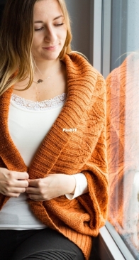 Braveheart Shrug by Barbara Gottwik - English, German
