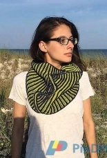 Zooming Cowl by Lynn+Lizzie-Free