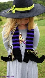 The Crafter Life - Chelsea Roberts - Witch Legs Scarf - Free