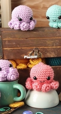 Jen Hayes Creations - Jen Hayes - Octopus Keychain - Free