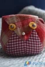 Un petit hibou en tissu et ouatine