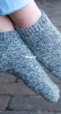 KnitCrate Inspirations - Yarn Over Floyd - Siobhan Boothie - Faded Evening Socks