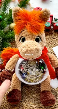 Zayka mi Amigurumi - Miranda Ayvazyan Aivazyan - Horse with a Gift Globe - English Translated