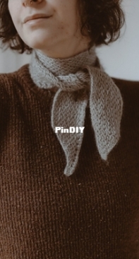 Bibliothèque Scarf by Heather Nolan - English