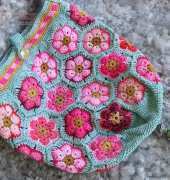 Vicke Vira - Mia Dehmer - African Flowers Bag