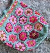 Vicke Vira - Mia Dehmer - African Flowers Bag