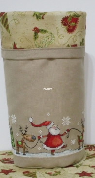 Durene Jonas --- Santa & Reindeer pot