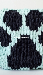 Lion Brand Yarns - Paw Print Emoji Pillow M20097