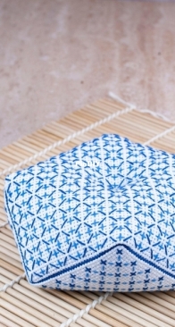 Atelier pin and needle - Hitomezashi series- Ai-iro Sashiko  biscornu