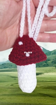 Fat Lady Crochet - Trish Hoskin - Mushroom Chapstick Holder - Free