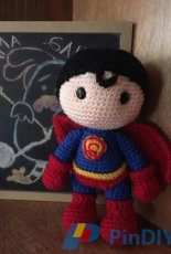 Amigurumis de la Casa de los Tejidos de Mamá Gallina - Romina Garza - Medium Superman- Spanish