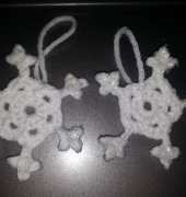 Snappy snowflakes for gift exchange