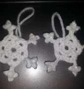 Snappy snowflakes for gift exchange
