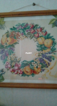 Fruit wreath for the kitchen